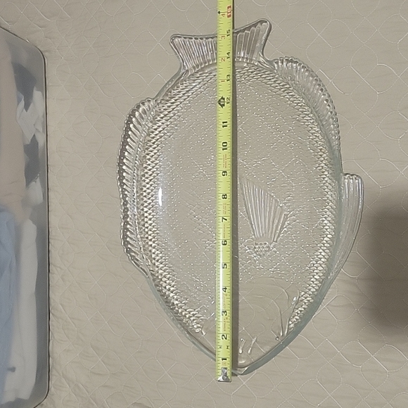 Large Clear Glass Fish Shaped Serving Platter - Picture 7 of 8